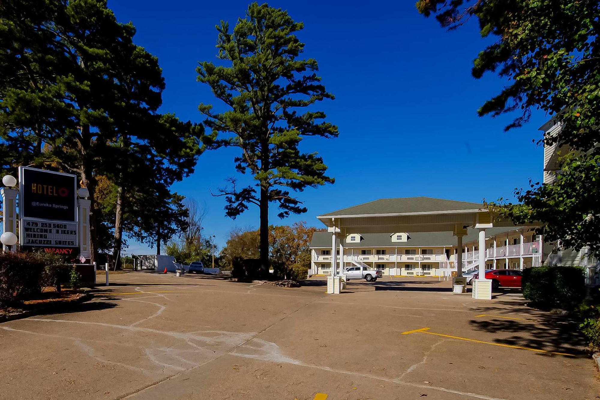 Hotel O Eureka Springs - Christ Of Ozark Area Exteriör bild